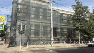 В Краснодаре реставрируют фасад исторического здания средней школы №8