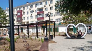 В Темрюке завершают благоустройство общественной территории