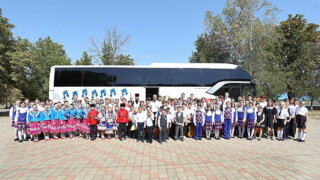 Современный автобус для перевозки детей закупили для школы искусств Брюховецкого района