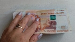 Деньги по осени считают: как новые законы влияют на карман россиян