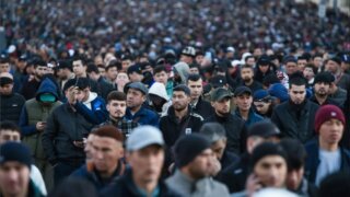В Госдуме предложили отменить социальные пенсии для мигрантов