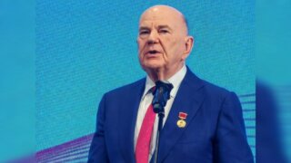 Главный врач НИИ-ККБ №1 Владимир Порханов награжден медалью за развитие онкохирургии