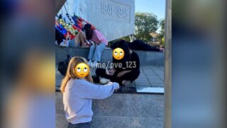 Девочки-подростки изрисовали мемориал «Павшим героям» в Ейском районе
