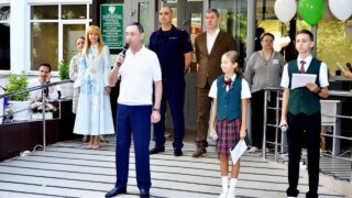 Депутат Виктор Тепляков чествовал школьников и учителей Сочи в День знаний