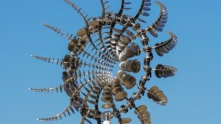 В Краснодаре появилась необычная ветряная скульптура, созданная художниками из Казани