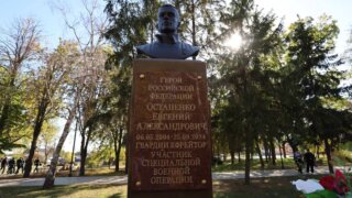 Бюст Герою России Евгению Остапенко открыли на Кубани