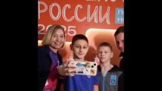 Депутат ЗСК Ирина Караваева посетила первенство по прыжкам на батуте в Новом Уренгое