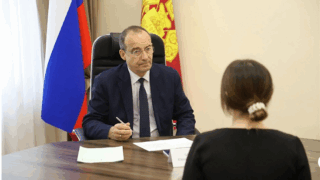 Юрий Бурлачко провел прием граждан в кубанском парламенте