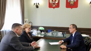 Юрий Бурлачко вручил председателю городской Думы Краснодара удостоверение зампреда краевого Совета законодателей