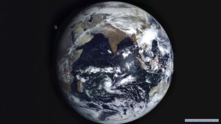 Третье движение Земли: почему климат меняется, а полюса смещаются?