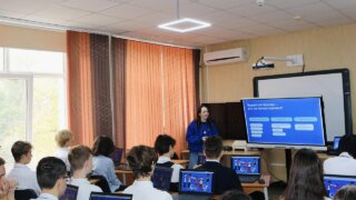 Кубанские школьники познакомились с технологиями создания видеоплатформ на новом уроке «цифры» VK