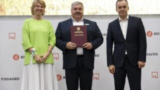 Оксана Лут и Вениамин Кондратьев пообщались с фермерами на выставке «ЮГАГРО-2025»