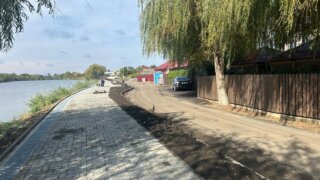 В Выселковском районе завершают благоустройство территории возле реки