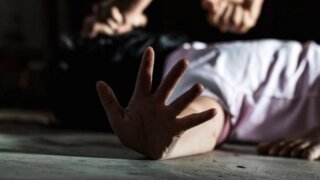 Мать задушила своего 9-летнего сына из-за просьбы дать еды