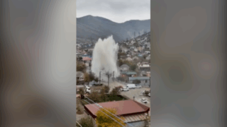 В Новороссийске из-под земли забил 10-метровый гейзер