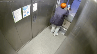 В Краснодаре рухнул лифт с женщиной внутри