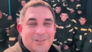 Пожарный из Геленджика организовал флешмоб в поддержку малыша, с которым не поздоровалась соседка