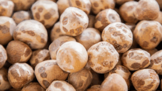 Российские школьники массово скупают наркотический орех, вызывающий рак