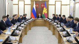 Губернатор Кондратьев обсудил обращения граждан после прямого эфира