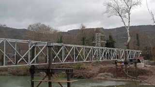 В селе Лермонтово Туапсинского муниципального округа открыли пешеходный мост через реку Шапсухо