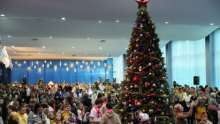 Вениамин Кондратьев: Более 100 тысяч детей из семей, которые нуждаются в особой поддержке, получат подарки к Новому году