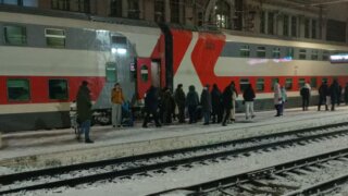 Власти Кубани помогут пассажирам задержанных из-за снегопада поездов