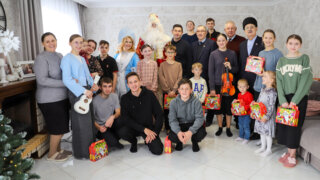 В Усть-Лабинском районе проходит благотворительная акция «Снежинка доброты»