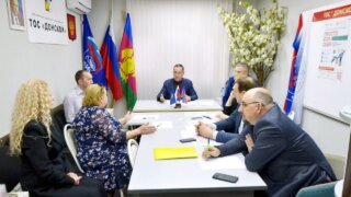 Депутат ЗСК Виктор Тепляков провёл личный приём граждан в ТОС «Донской»