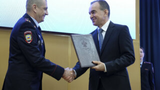 Вениамин Кондратьев наградил лучших сотрудников кубанской полиции