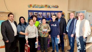 Депутат ЗСК Станислав Гринев исполнил новогодние мечты краснодарских детей