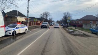 Mercedes сбил 17-летнюю девушку на переходе в Усть-Лабинске