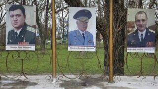 Вандалы в Ейске осквернили портреты Героев России на Доске почета