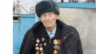 Вениамин Кондратьев поздравил с юбилеем ветерана Великой Отечественной войны из Гулькевичского района