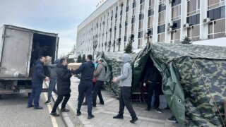 Сбор гуманитарной помощи и выставка военной техники открылась в центре Краснодара