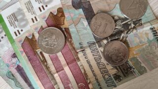 В Госдуме предложили повысить лимит на подарки учителям и врачам втрое