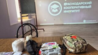 В Краснодарском кооперативном институте студентов научили оказывать первую помощь