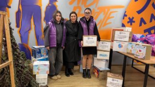 Студенты Краснодарского кооперативного института собрали подарки для детей в честь Всемирного дня онкобольного ребенка