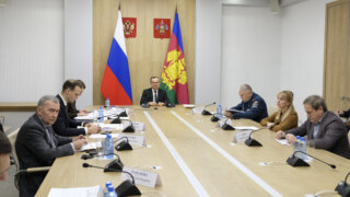 Вениамин Кондратьев просит проверить анапские галечные пляжи на соответствие нормам