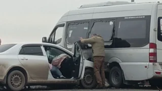 В жестком ДТП тс микроавтобусом под Краснодаром пострадали три человека