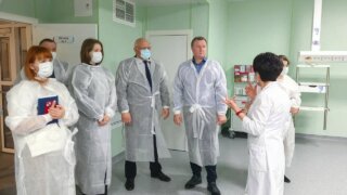 Депутат ЗСК Станислав Гринев посетил Детскую краевую больницу Краснодара