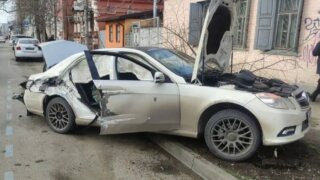 Водитель Мерседеса врезался в трамвай на перекрестке Коммунаров и Пашковской в Краснодаре