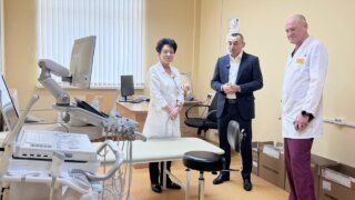 Депутат Борис Юнанов подарил краснодарской детской больнице новый аппарат УЗИ