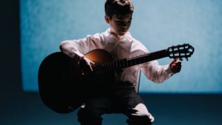 Преемственность поколений через музыку: при поддержке депутата Бориса Юнанова вышел клип юного автора Саши Беридзе