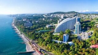 Власти Сочи просят отельеров снижать цены при закрытии аэропорта из-за БПЛА