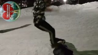 15-летние подростки жесткого избили 19-летнюю девушку