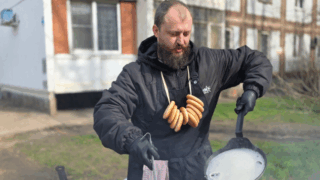 В Краснодаре провожают Масленицу блинами и концертами