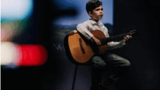 Сочинский школьник выпустил профессиональный клип на патриотическую песню