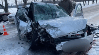 4-летняя девочка госпитализирована в тяжелом состоянии после лобового ДТП