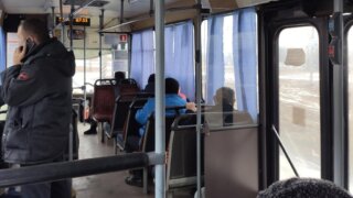 Депутат Госдумы Дмитрий Гусев предложил штрафовать водителей общественного транспорта за жару и холод в салоне