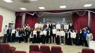 Молодогвардейцы Краснодара вместе с директором «Краснодарских известий» провели профориентационную встречу со школьниками